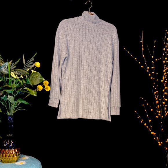 Chic Turtle Neck Full Sleeves Top – the epitome of comfort and style! - Picture 3 of 5